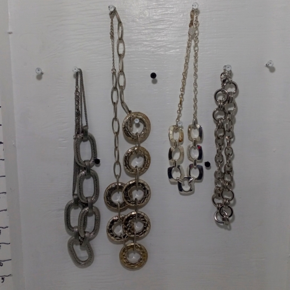 L-18 lot 4 necklaces